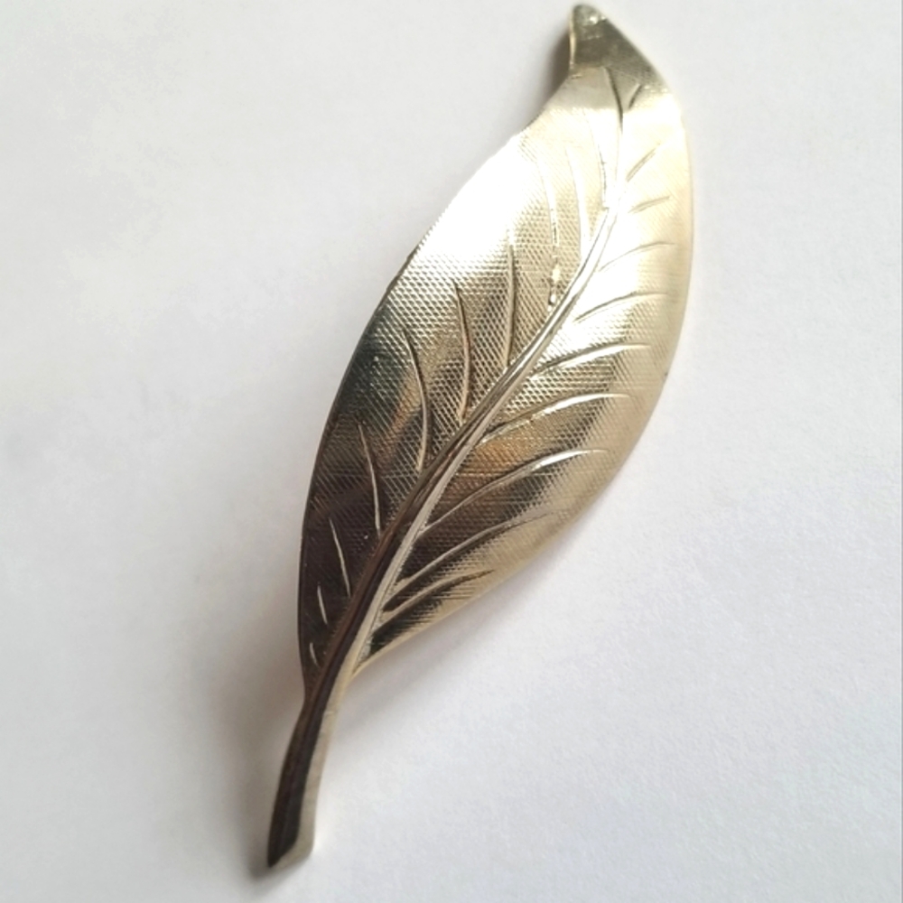 Vintage leaf brooch fall pin nature gold tone jewelry